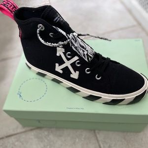 OFF-White  - black and white Vulcanized